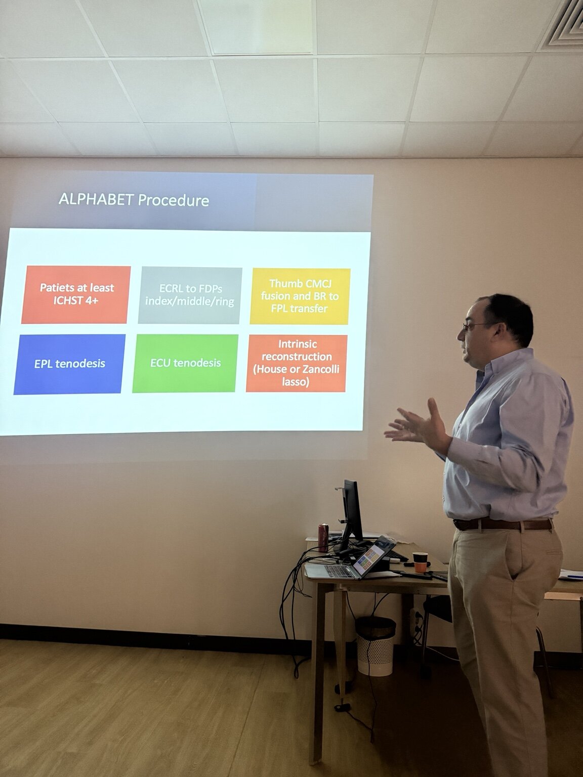 Dr Constantinos Kritiotis lecturing on upper-limb reconstruction in tetraplegia at Başakşehir Çam and Sakura City Hospital